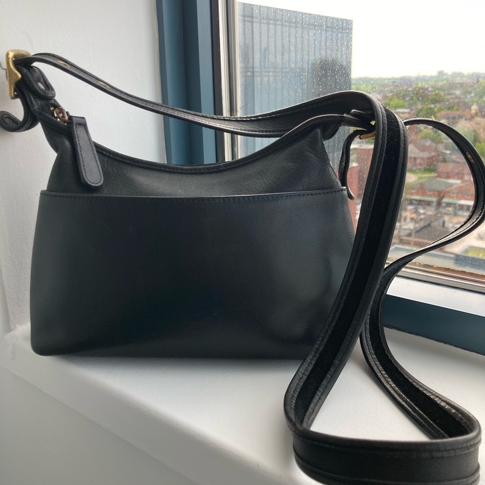 Coach Black Crossbody Bag with Sleek Leather Design